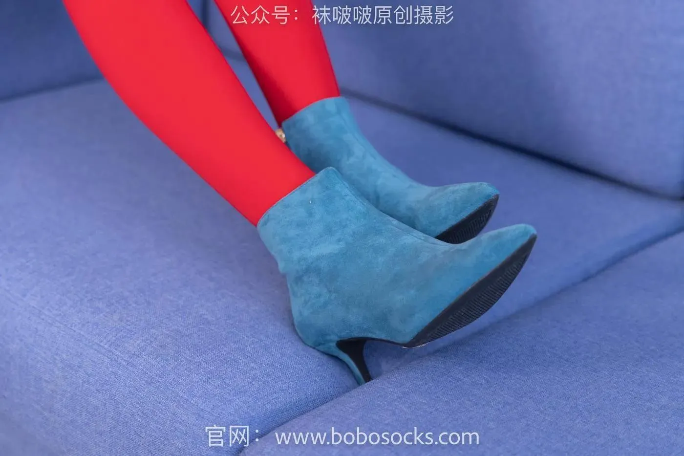 [BoBoSocks袜啵啵]NO.132 小甜豆-aj1板鞋、蓝色短靴、厚黑丝、厚红丝 [145P]插图4